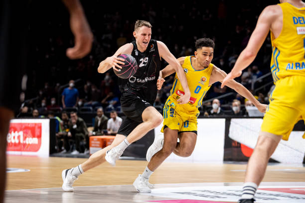 亚洲球员也 亚洲球员也